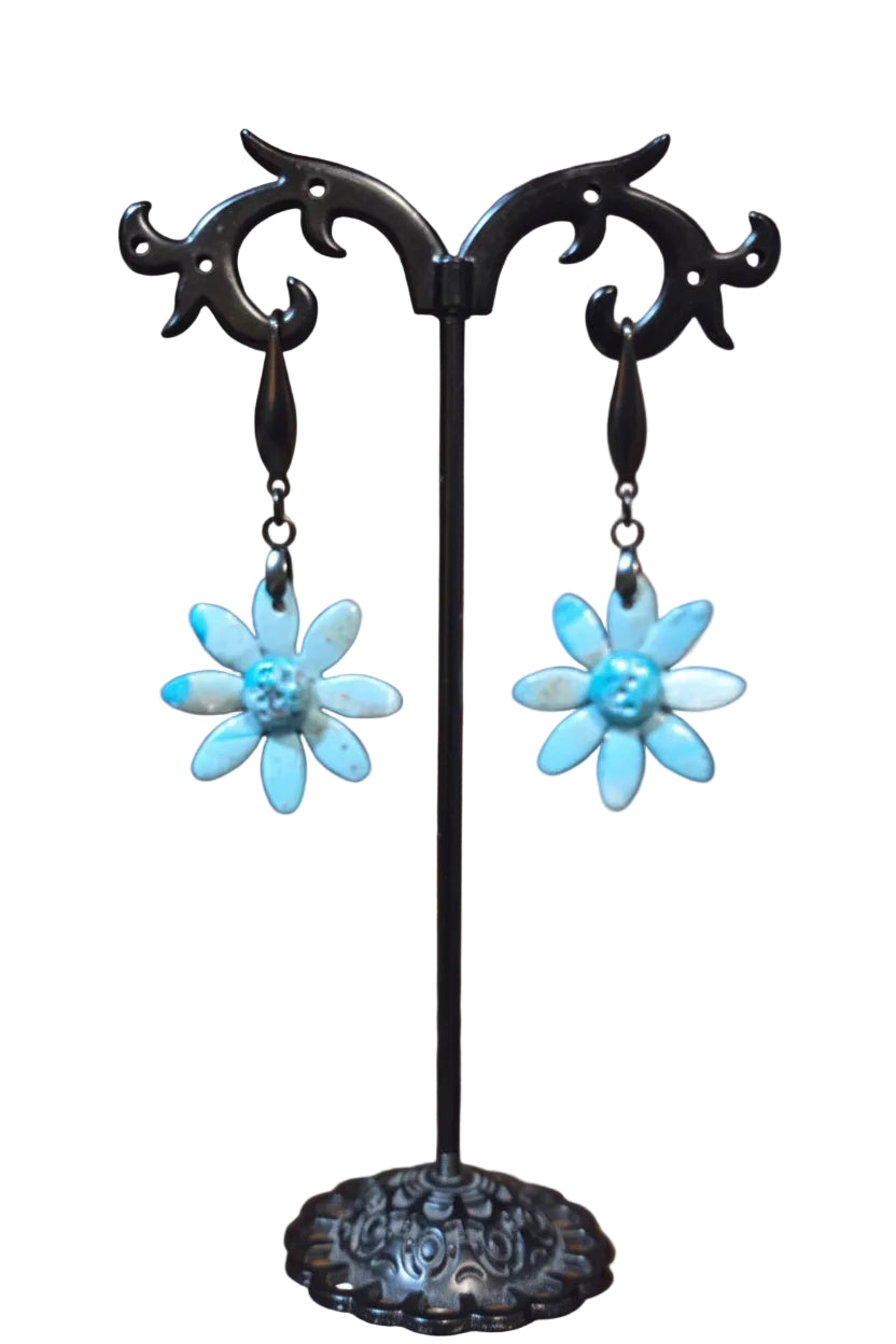 Dangling Daisies